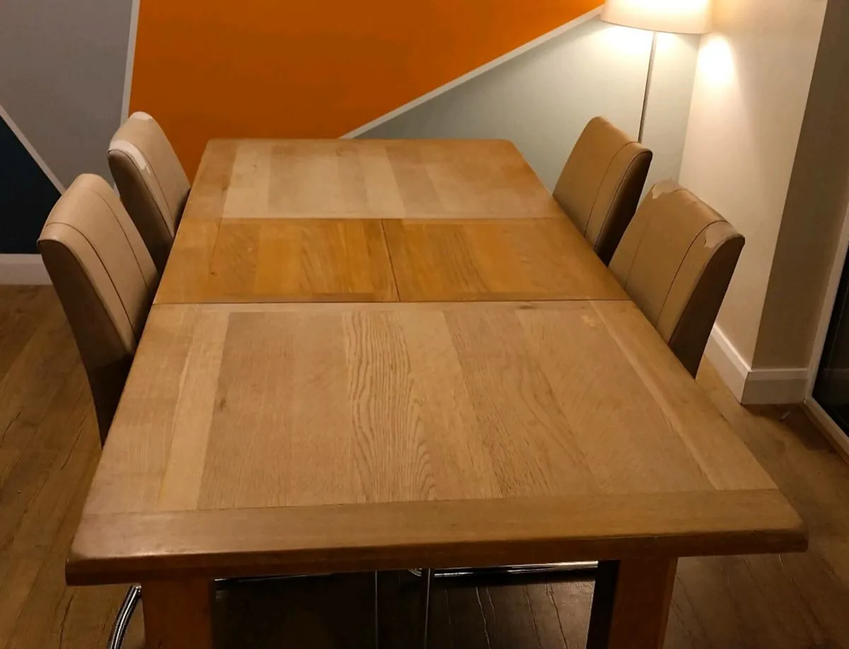 Kitchen table - Image 1