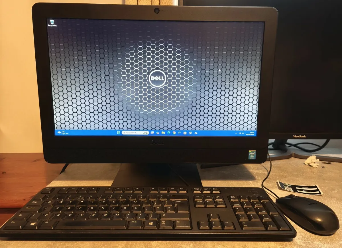 Dell Optiplex AIO 20" Windows 11 PC - Image 1