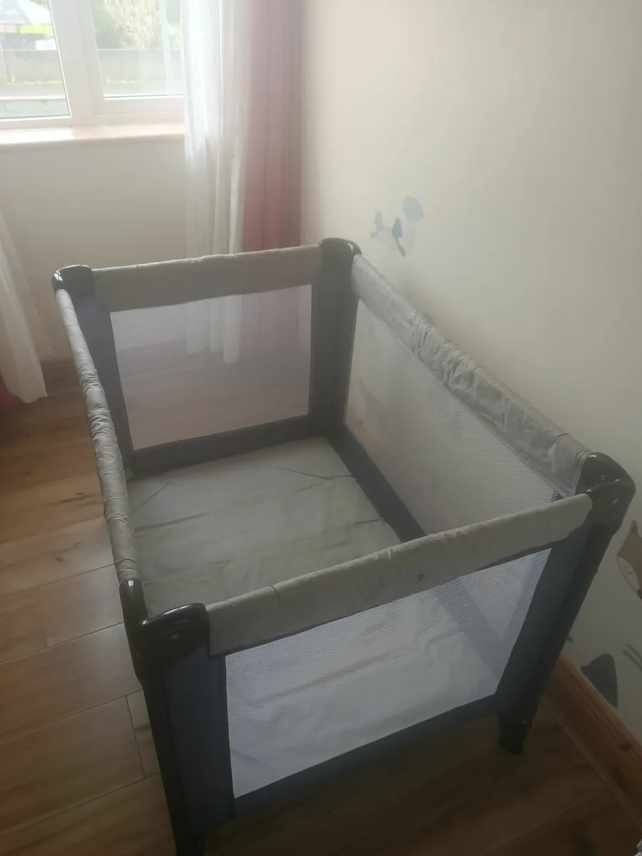 Travel cot - Image 2