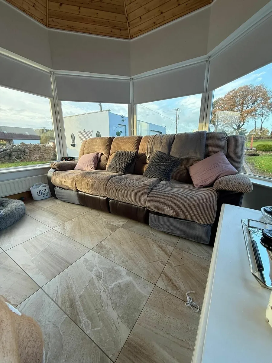 4 seater couch - Image 1