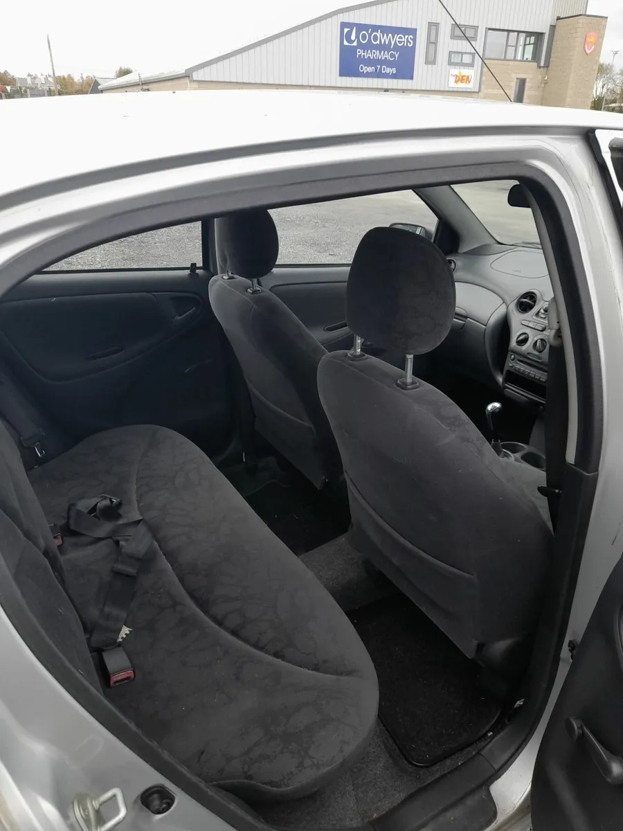Toyota Yaris 2002 - Image 2