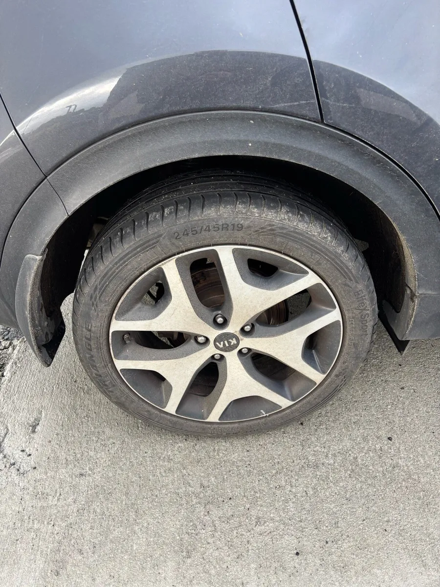 For breaking 2L Kia Sportage - Image 4