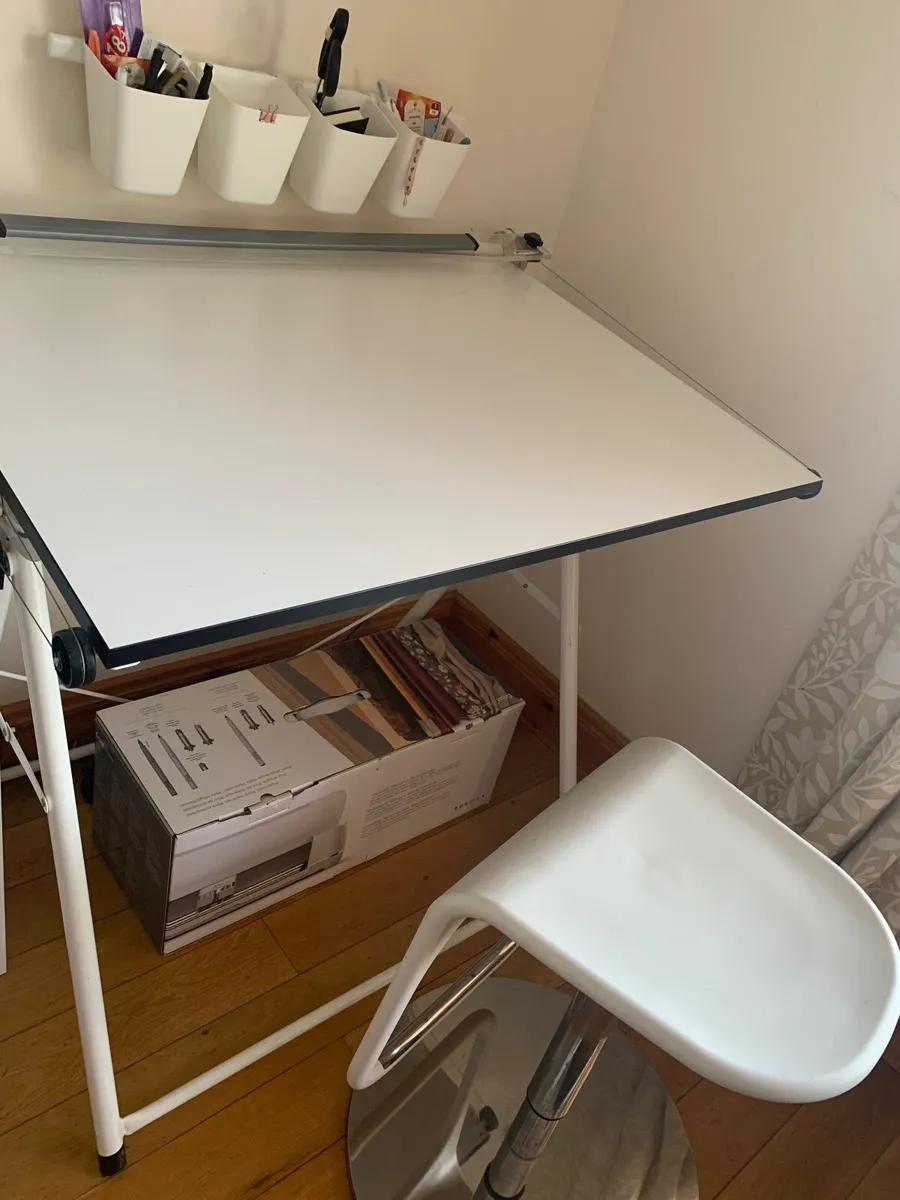Drawing table, A2 & A3 drawing boards and chair - Image 2