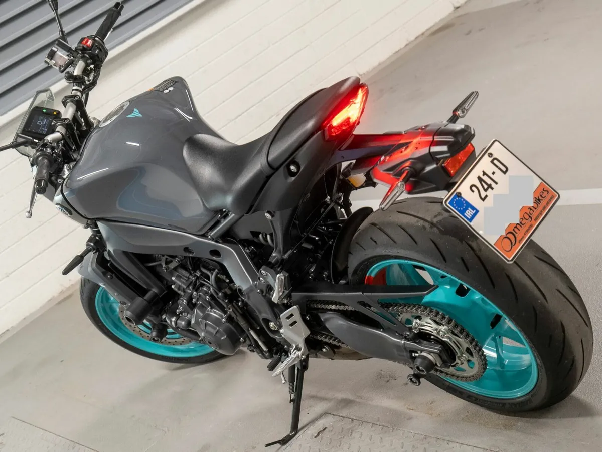 '24 YAMAHA MT09 Grey As New - Image 2