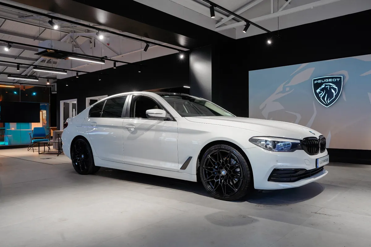 2019 BMW 520d SE Automatic in classic White - Image 1