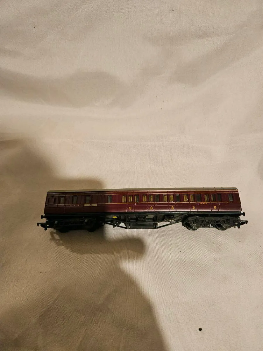 Hornby Lima OO Gauge Carraige