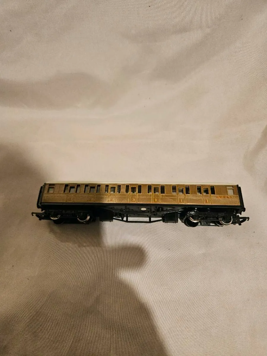 Hornby Lima OO Gauge Carraige