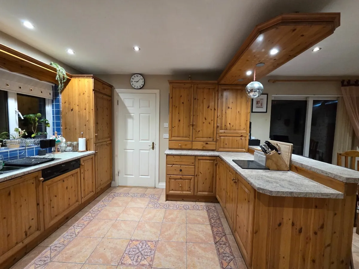 Full Kitchen and Appliances - Image 3