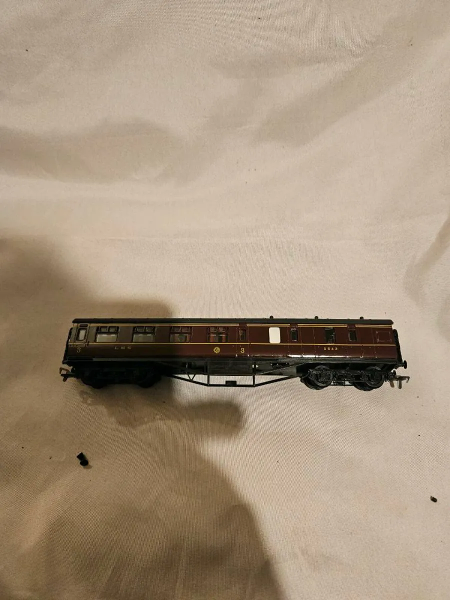 Hornby Lima OO Gauge Carraige