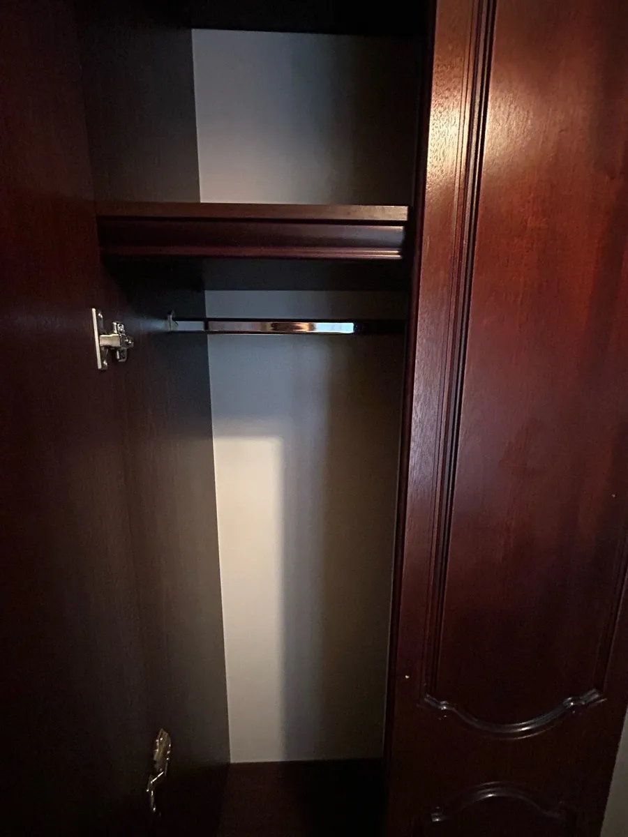 Closet - Image 2