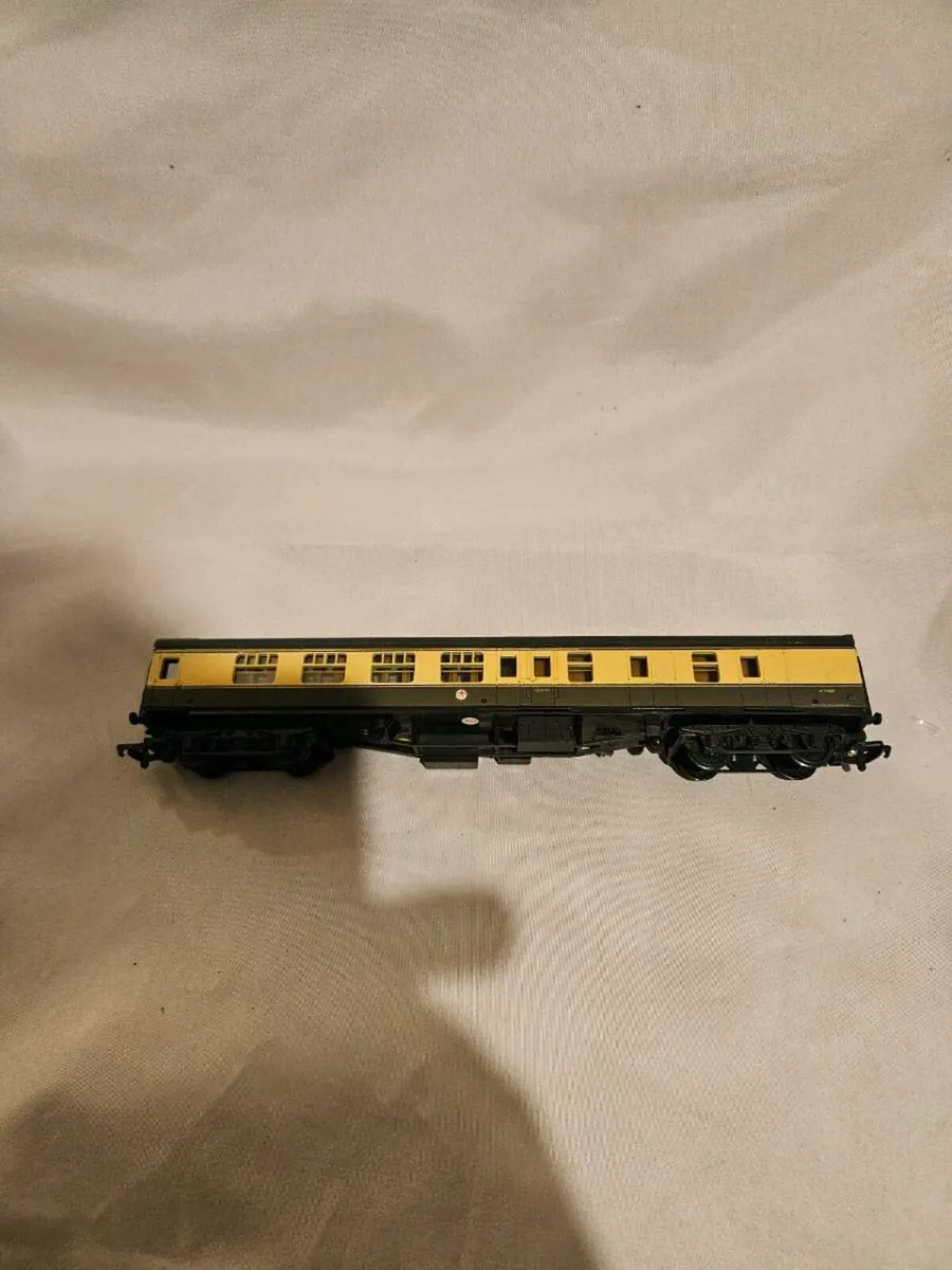 Hornby Lima OO Gauge Carraige