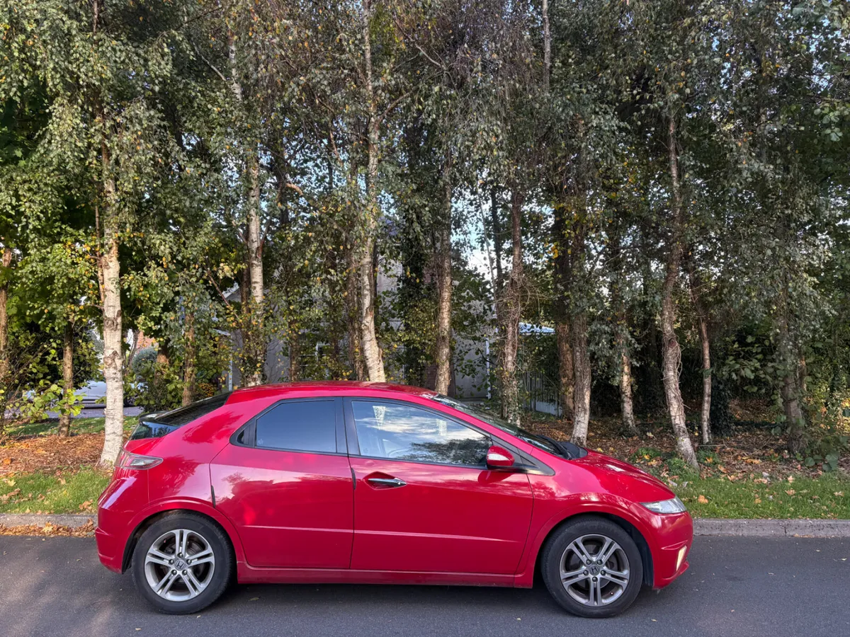 2011 Honda Civic si low kms high spec - Image 2