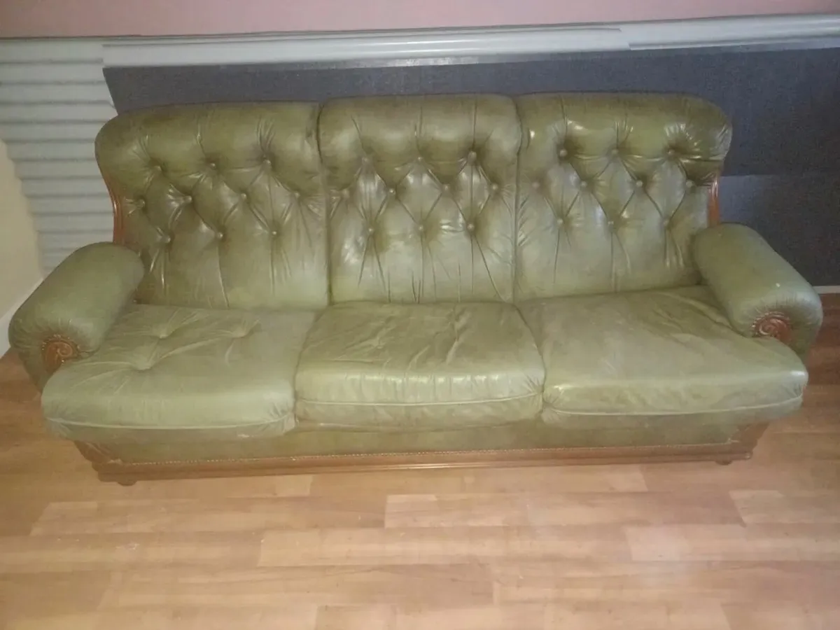3-1-1 seater couch Free - Image 1