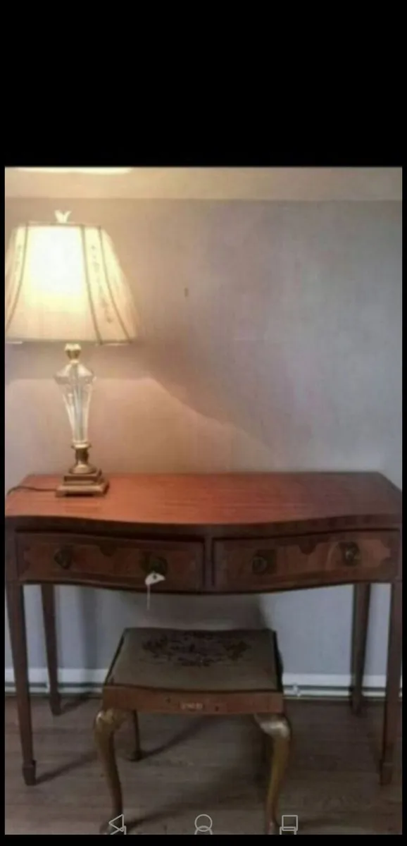 **CLEARANCE** - Stunning Console Table - Image 1