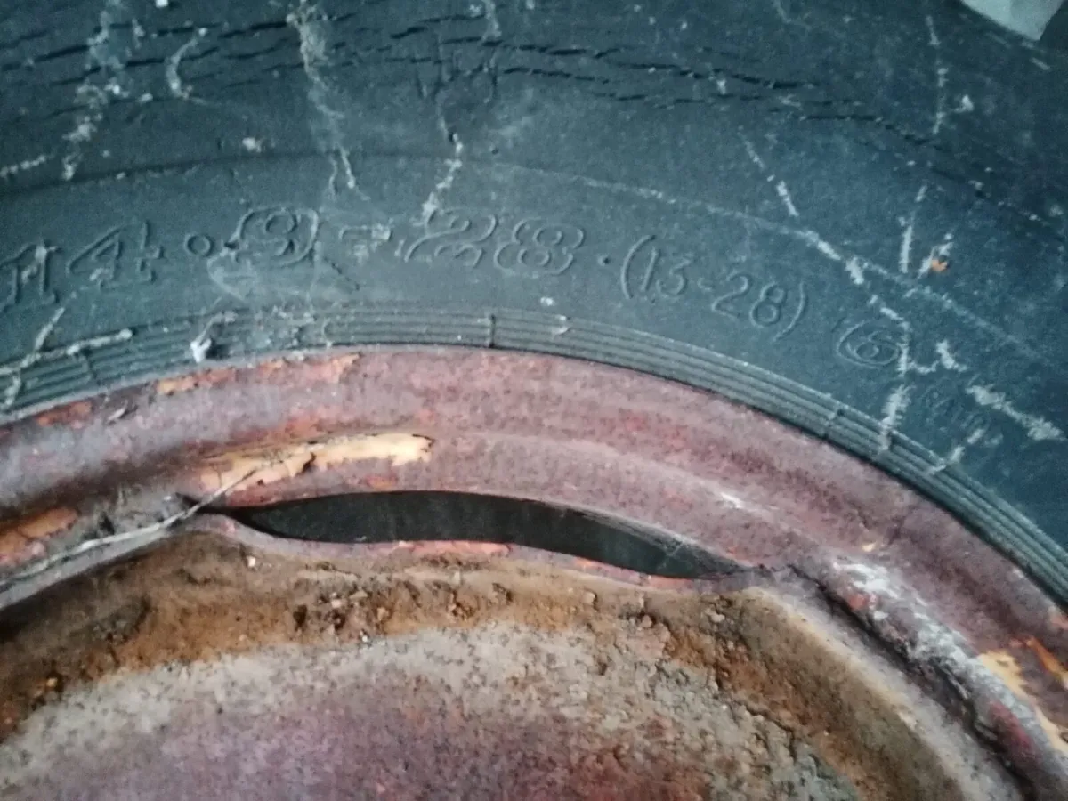 Tractor Rims / Old Tyres - Image 3