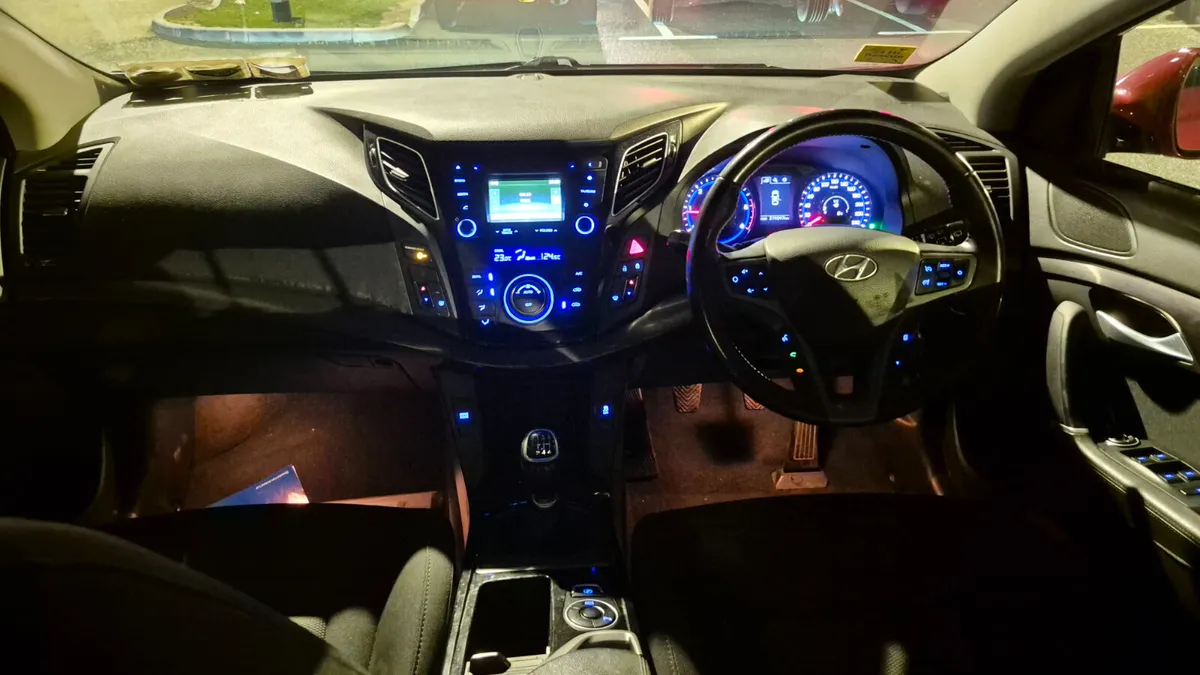 2016 Hyundai i40 1.7 Crdi Nct & Tax - Image 4