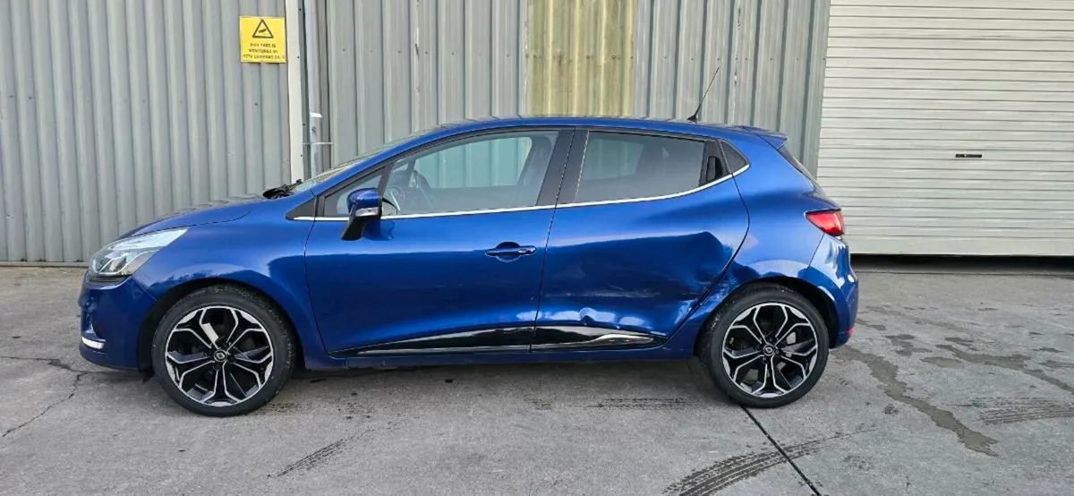 191 RENAULT CLIO ICONIC - Image 2