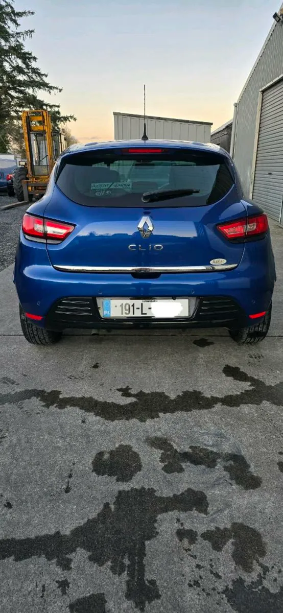 191 RENAULT CLIO ICONIC - Image 4