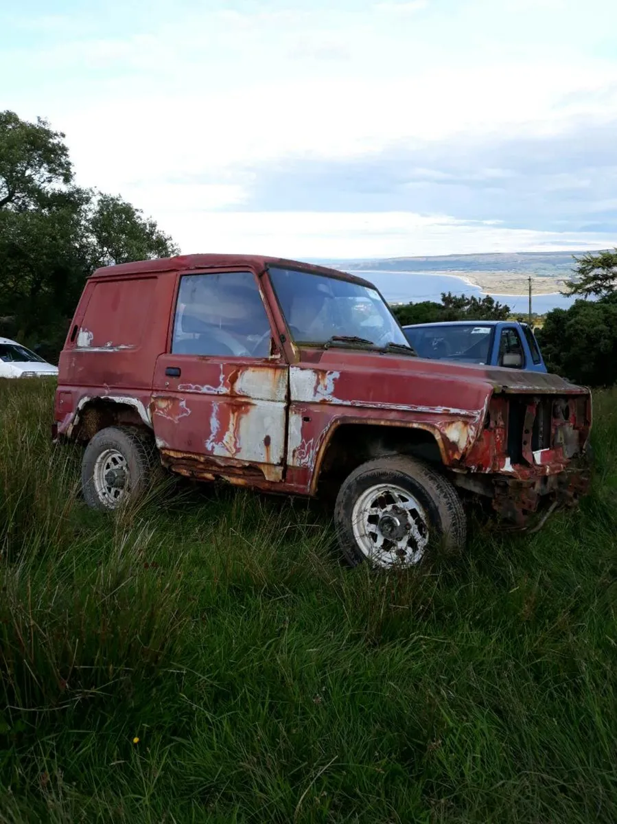 6 daihatsu fourtraks for breaking - Image 1