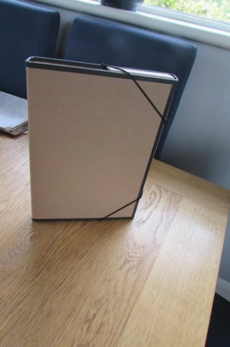 EGW A4 Manilla File Box For Sale - Image 4