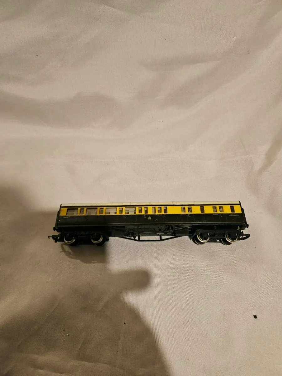 Hornby Lima OO Gauge Carraige
