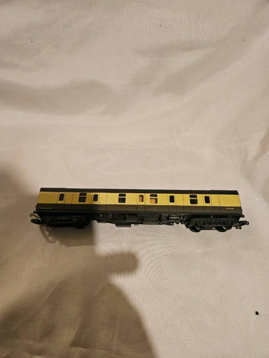 Hornby Lima OO Gauge Carraige