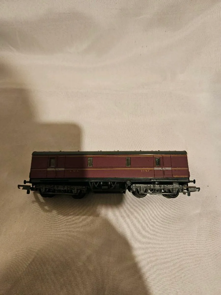 Hornby Lima OO Gauge Carraige