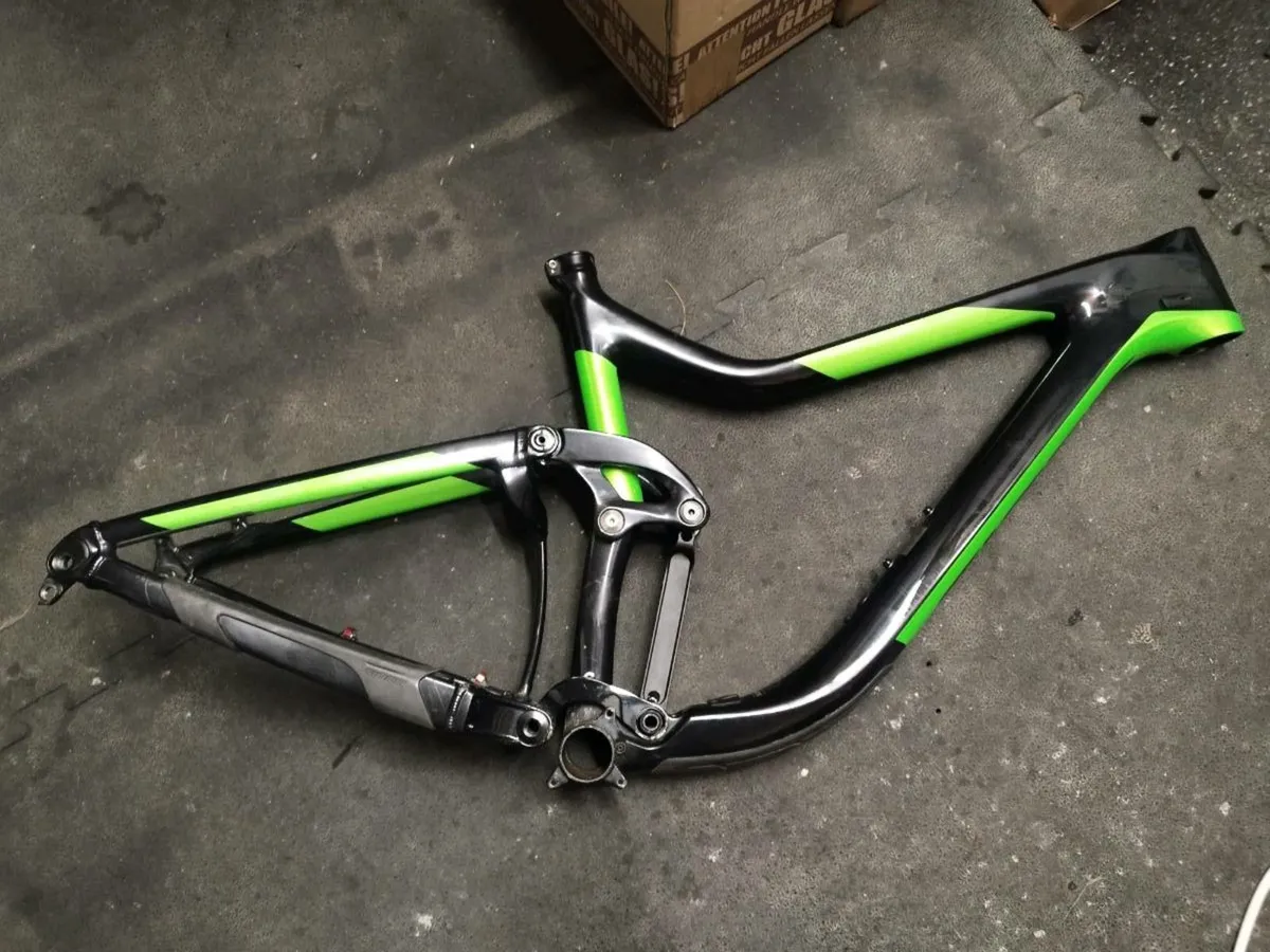 Giant Reign Advance 1 frame - Image 1