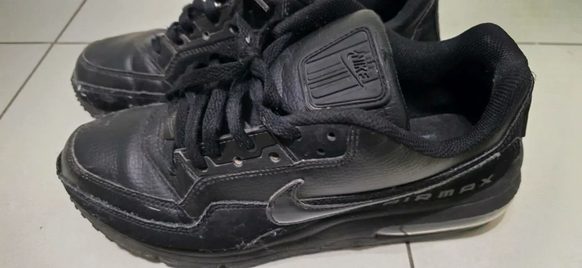 Nike Air Max trainers - Image 4