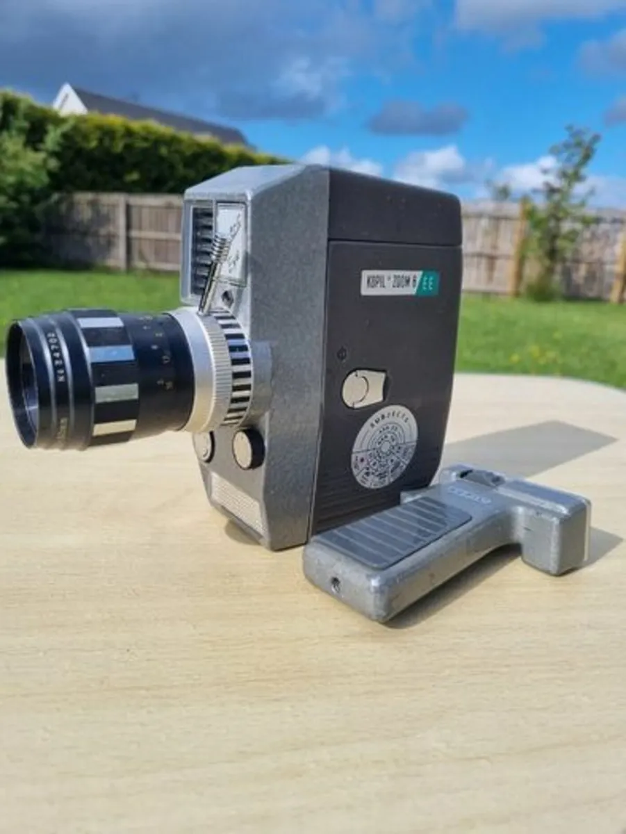 Kopil Zoom 8 EE Film Camera - Image 1