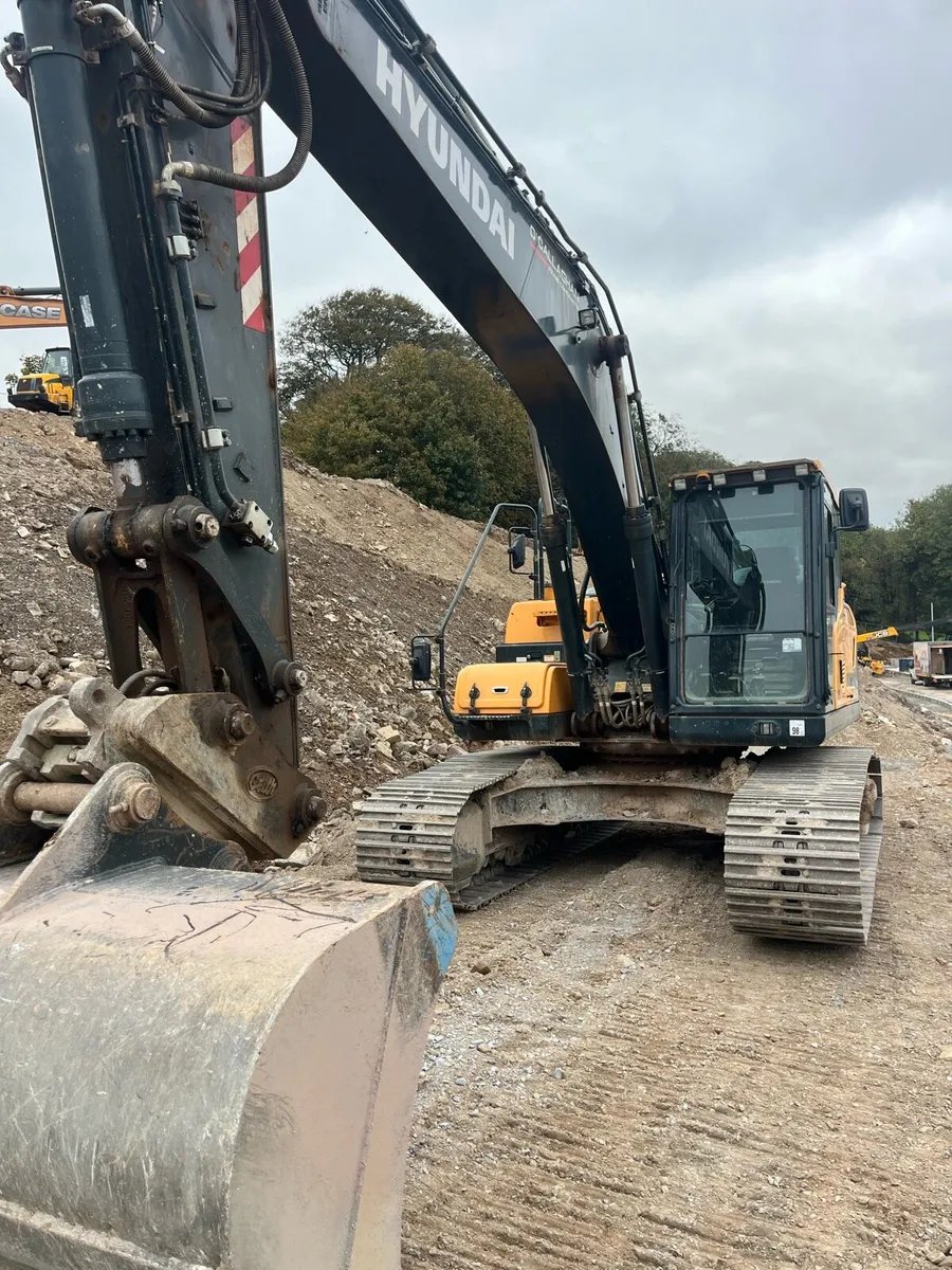 Hyundai 220 with full GPS - Image 2