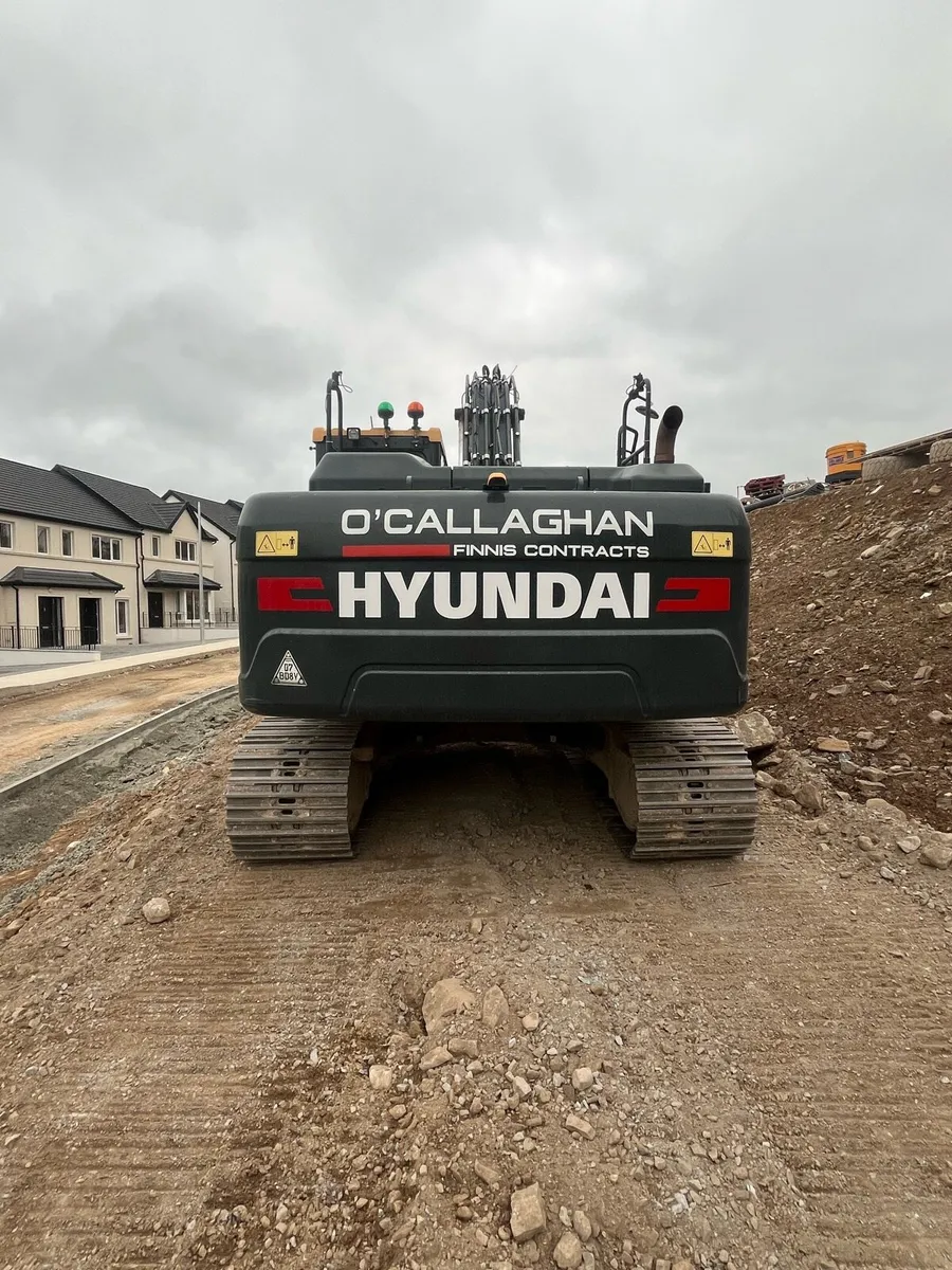 Hyundai 220 with full GPS - Image 3