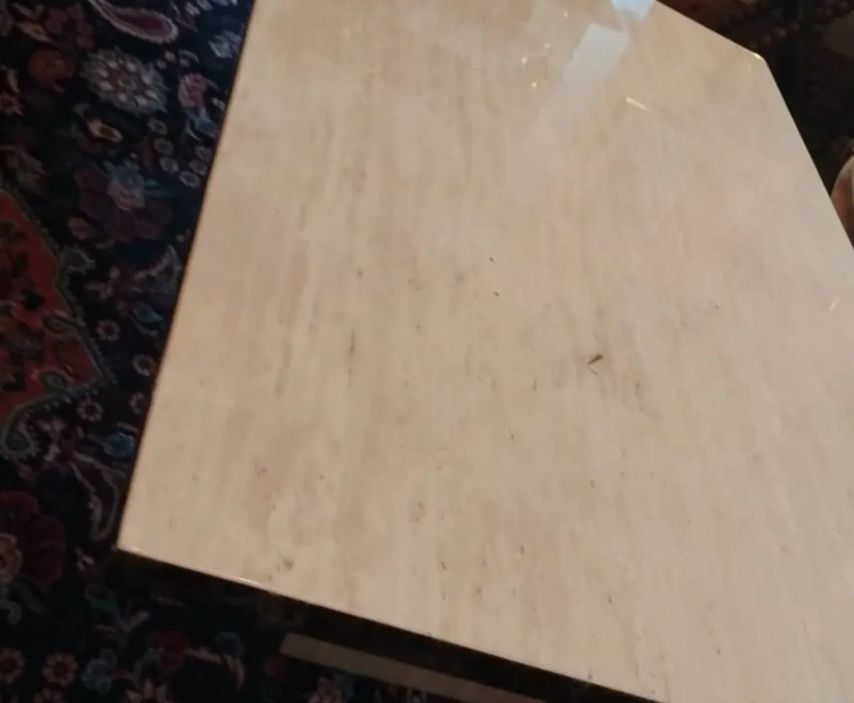 High-quality coffee table. - Image 2