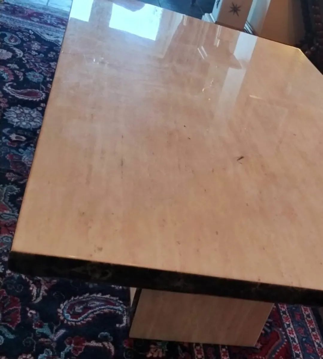 High-quality coffee table. - Image 3