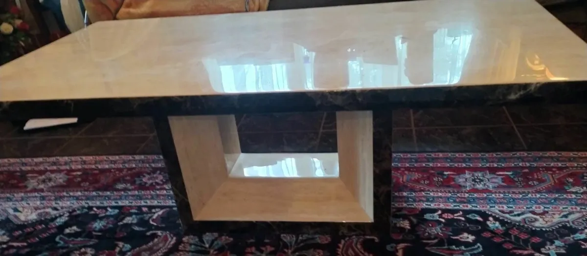 High-quality coffee table. - Image 1