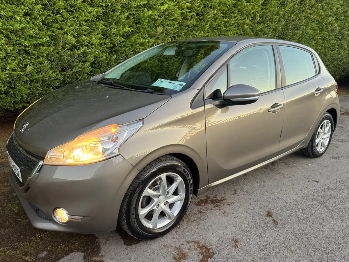 Peugeot 208 ACTIVE 1.4 Hdi 1 OWNER LOW MILEAGE - Image 4