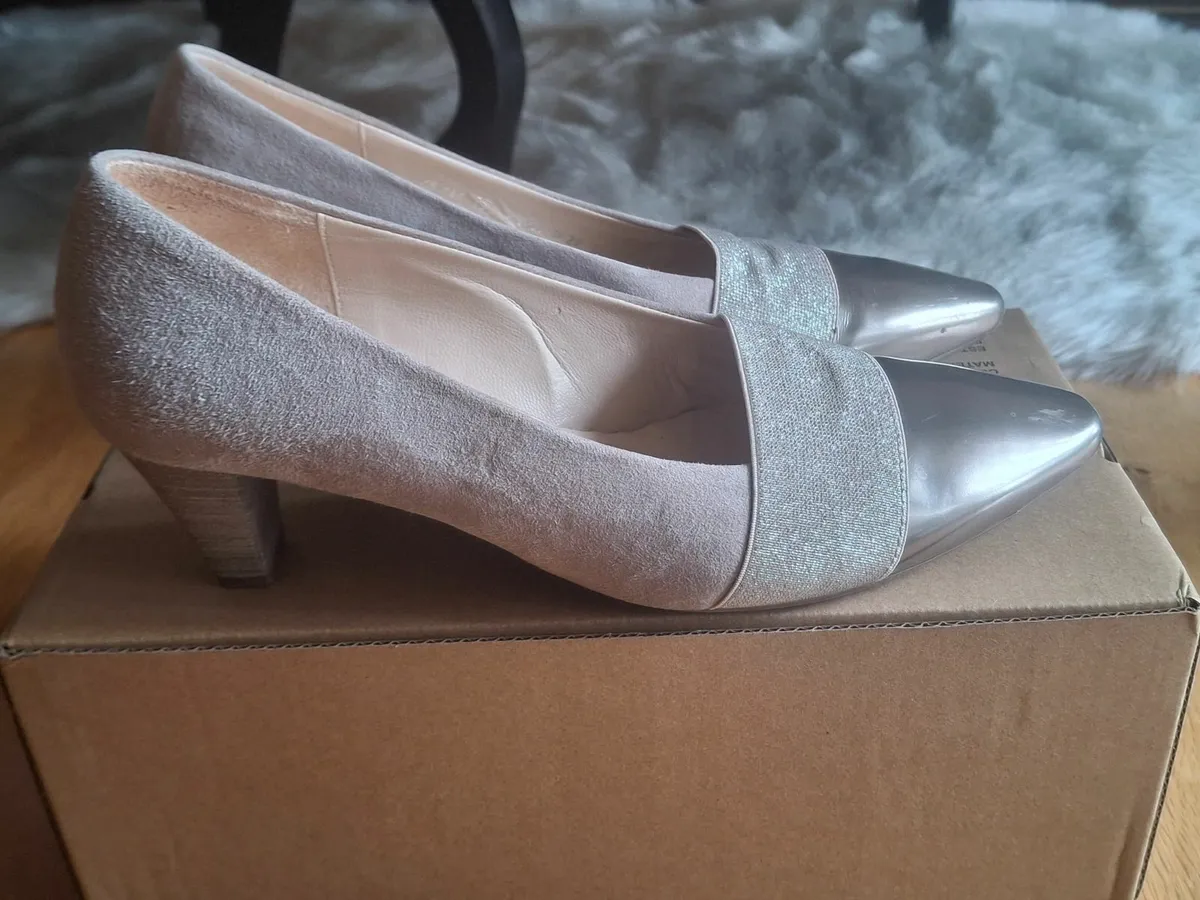 Gorgeous, high-quality Gabor heels. - Image 1