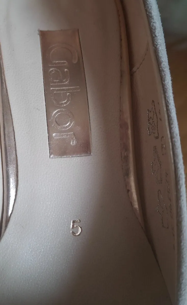 Gorgeous, high-quality Gabor heels. - Image 2