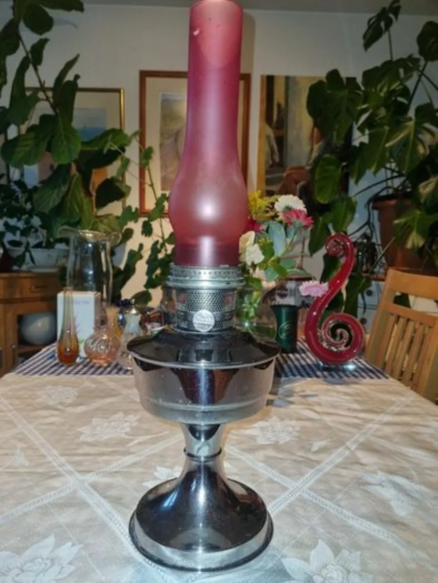 Vintage oil lamp - Image 1
