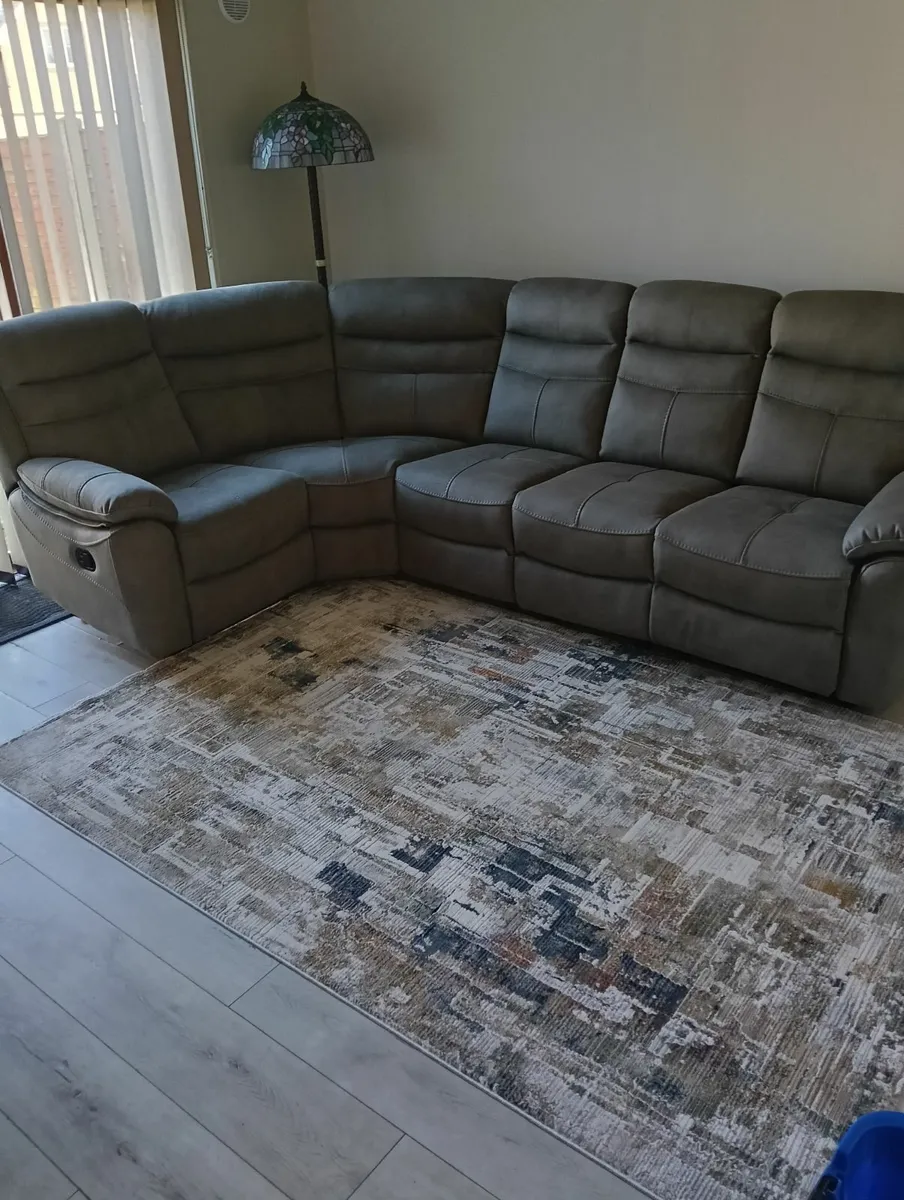 Living room corner couch - Image 1