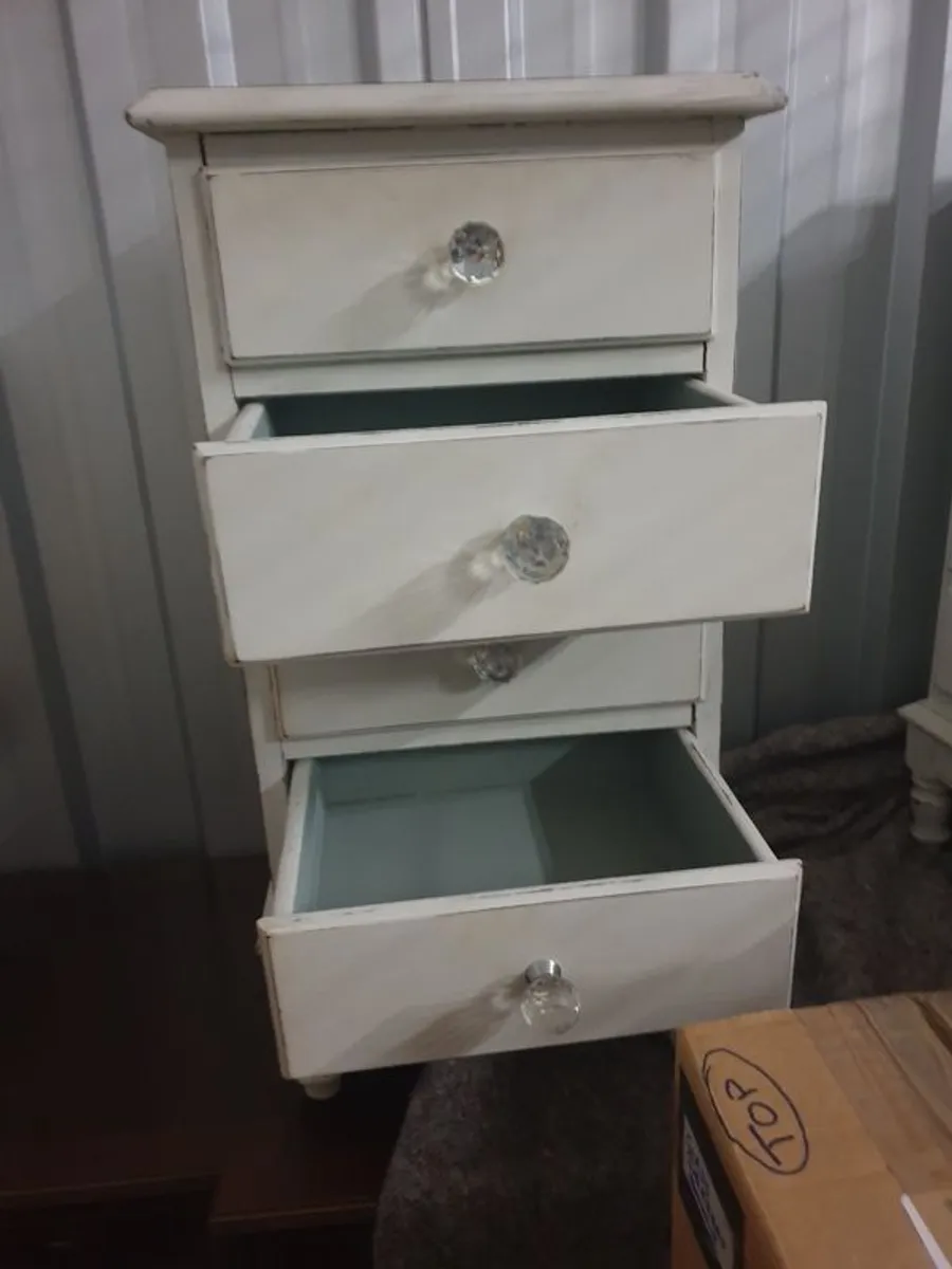 Solid bedside drawers x 2 - Image 1