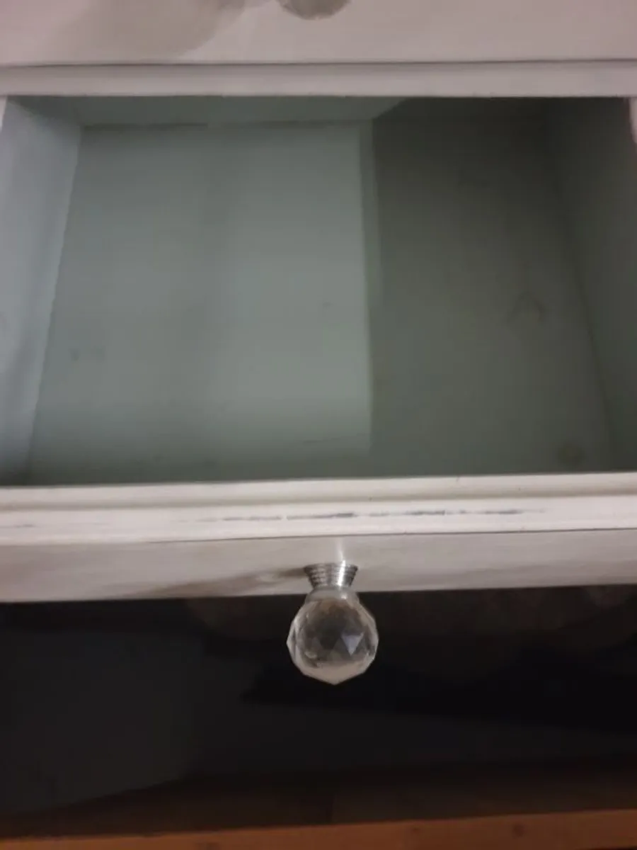 Solid bedside drawers x 2 - Image 2