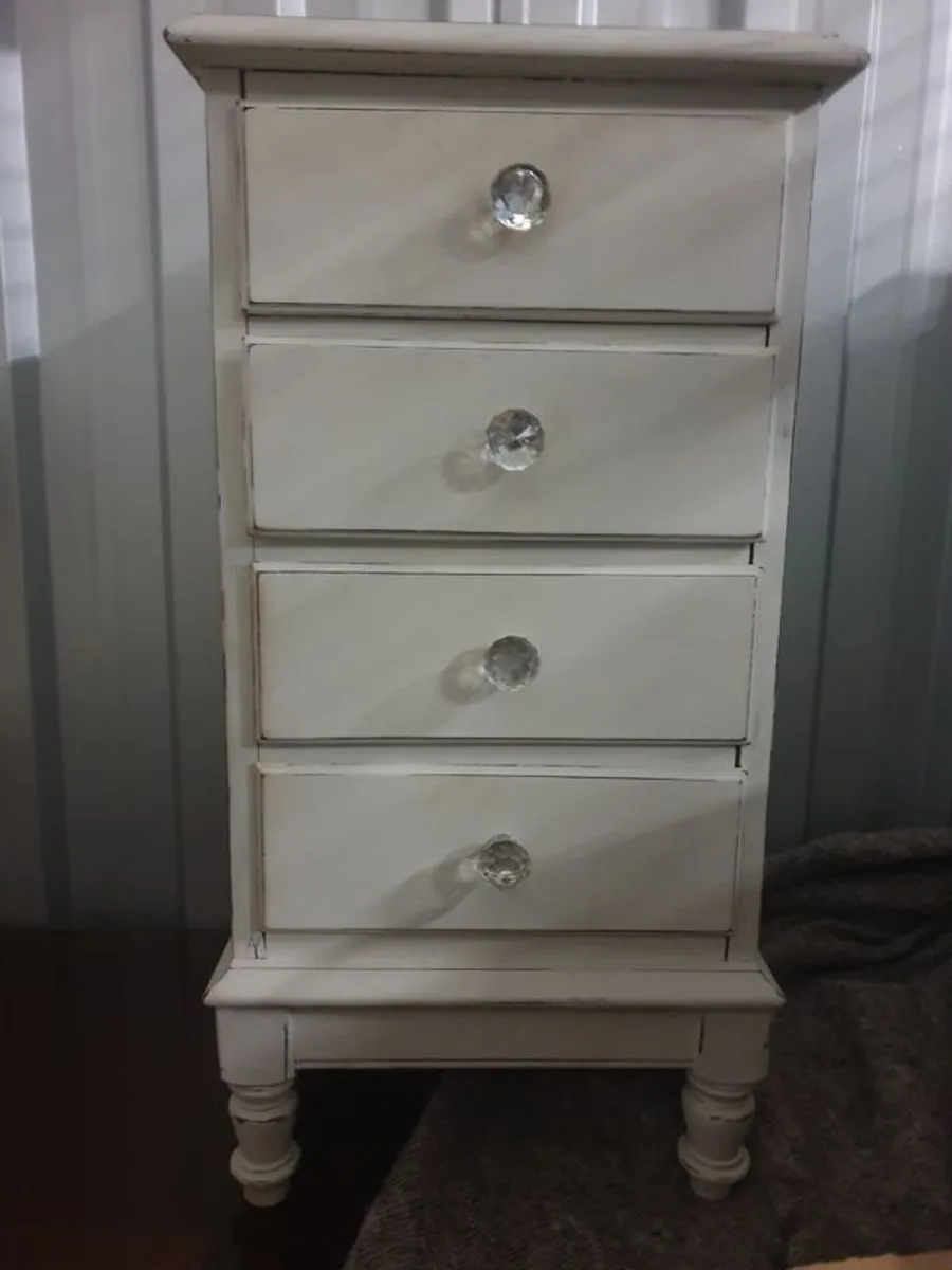 Solid bedside drawers x 2 - Image 4