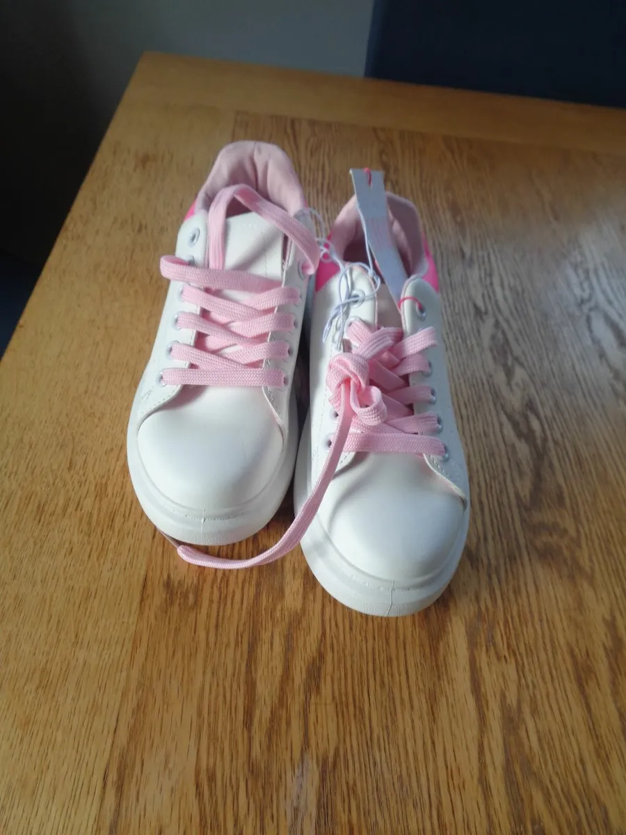 Savida Ladies Runners for Sale - Image 1