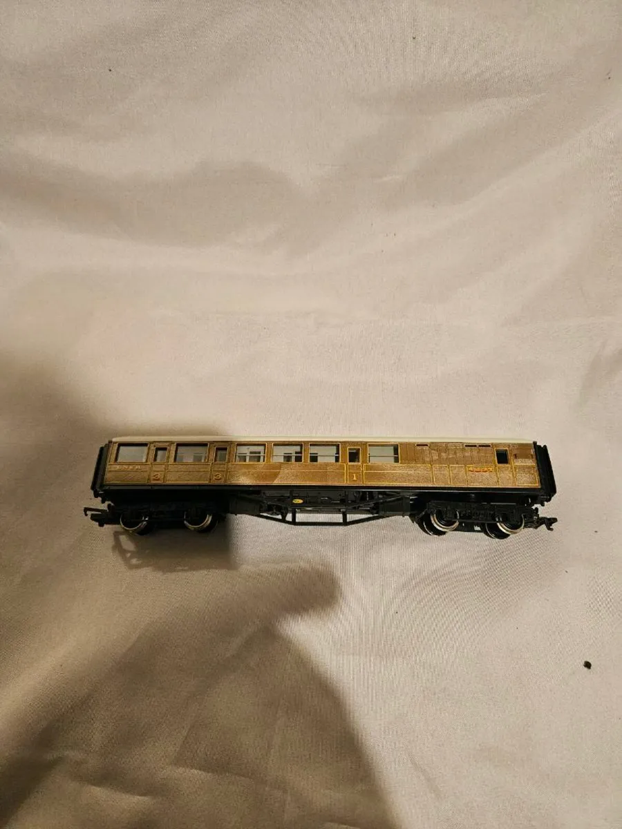 Hornby Lima OO Gauge Carraige