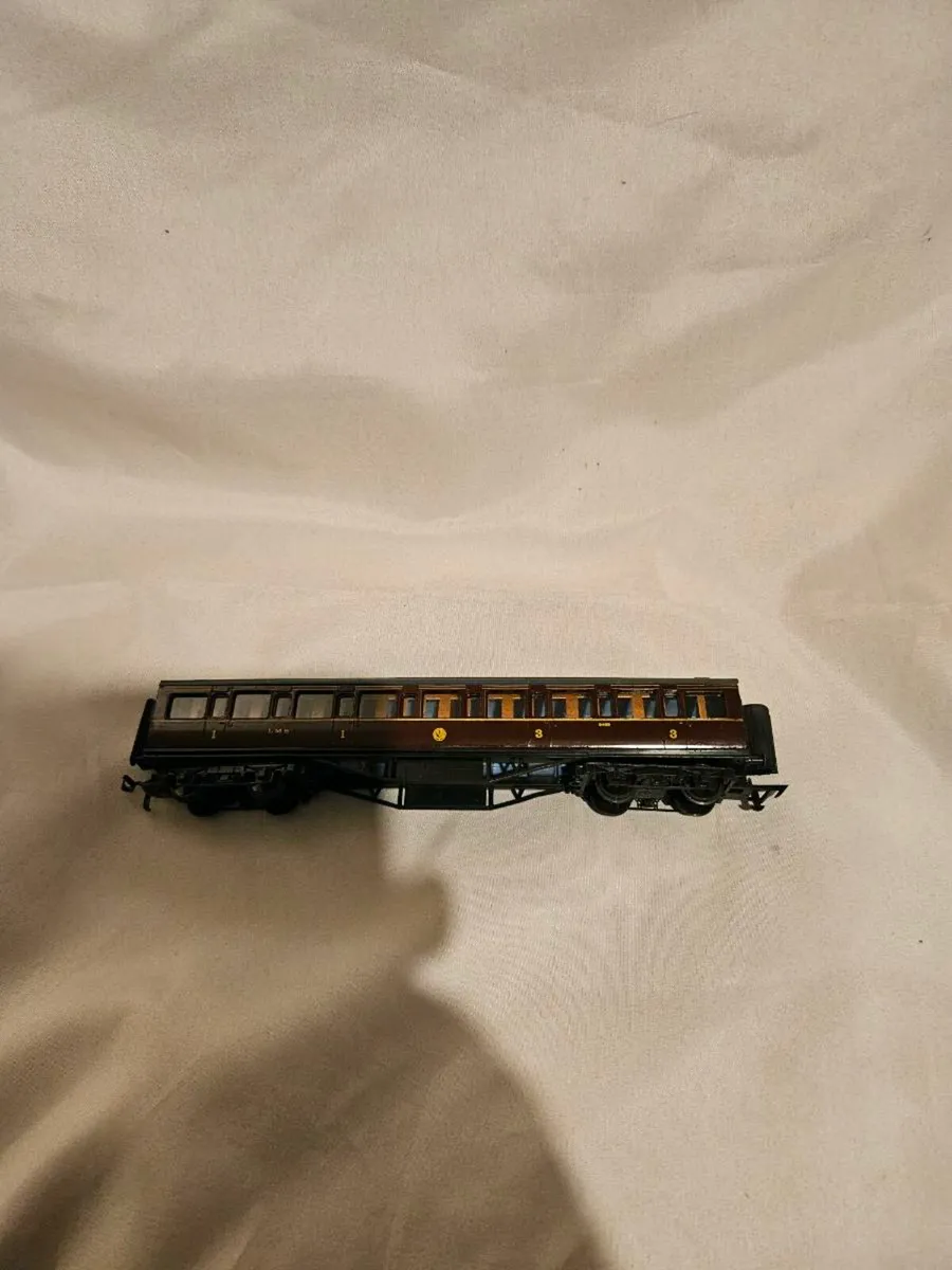 Hornby Lima OO Gauge Carraige