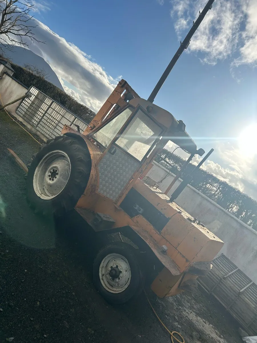 Rough terrain forklift - Image 3