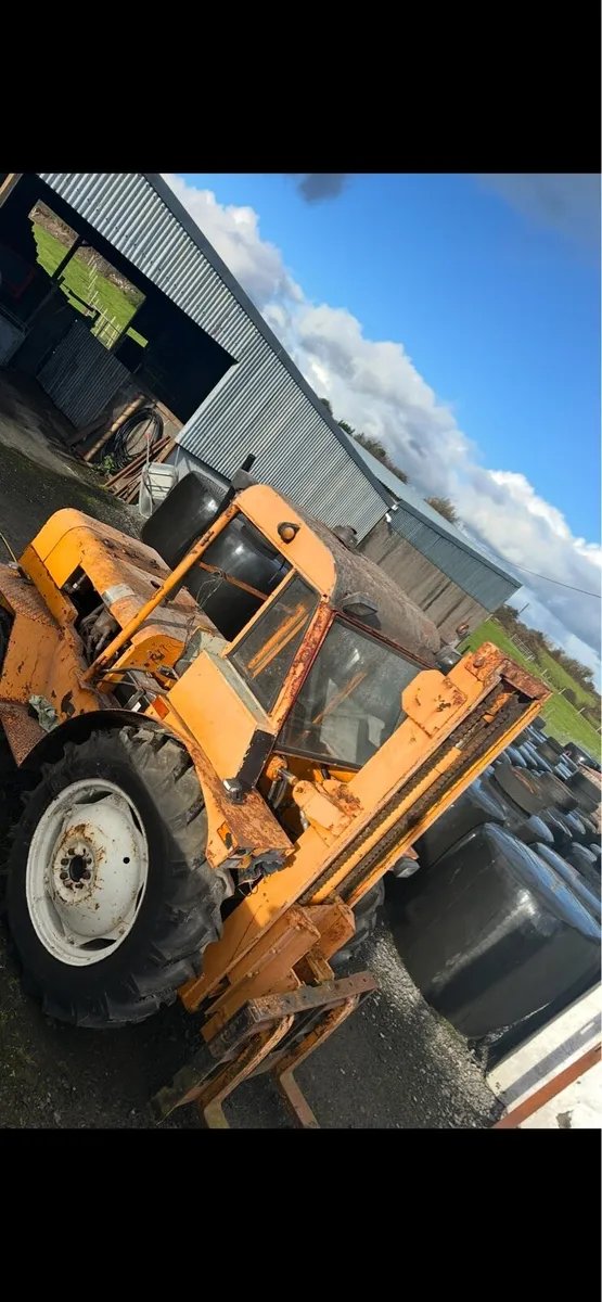 Rough terrain forklift - Image 4