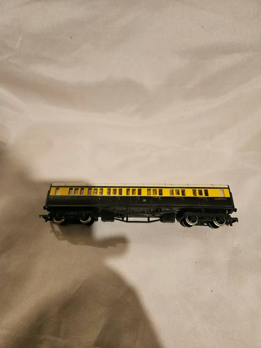 Hornby Lima OO Gauge Carraige