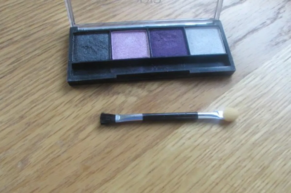 "Opia" Eye Shadow Compact for Sale - Image 2